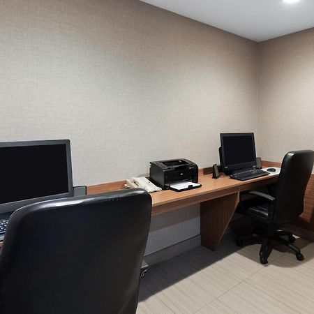 Microtel Inn&Suites by Wyndham Kirkland Lake Exterior foto