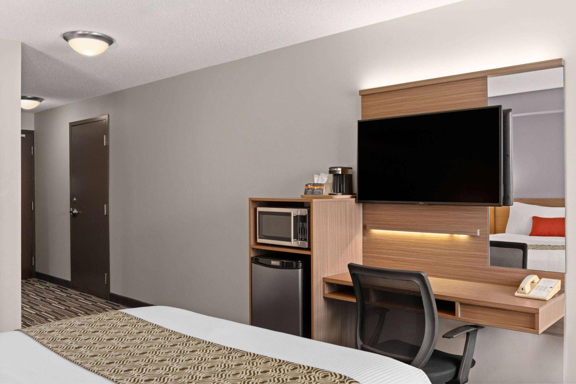 Microtel Inn&Suites by Wyndham Kirkland Lake Exterior foto