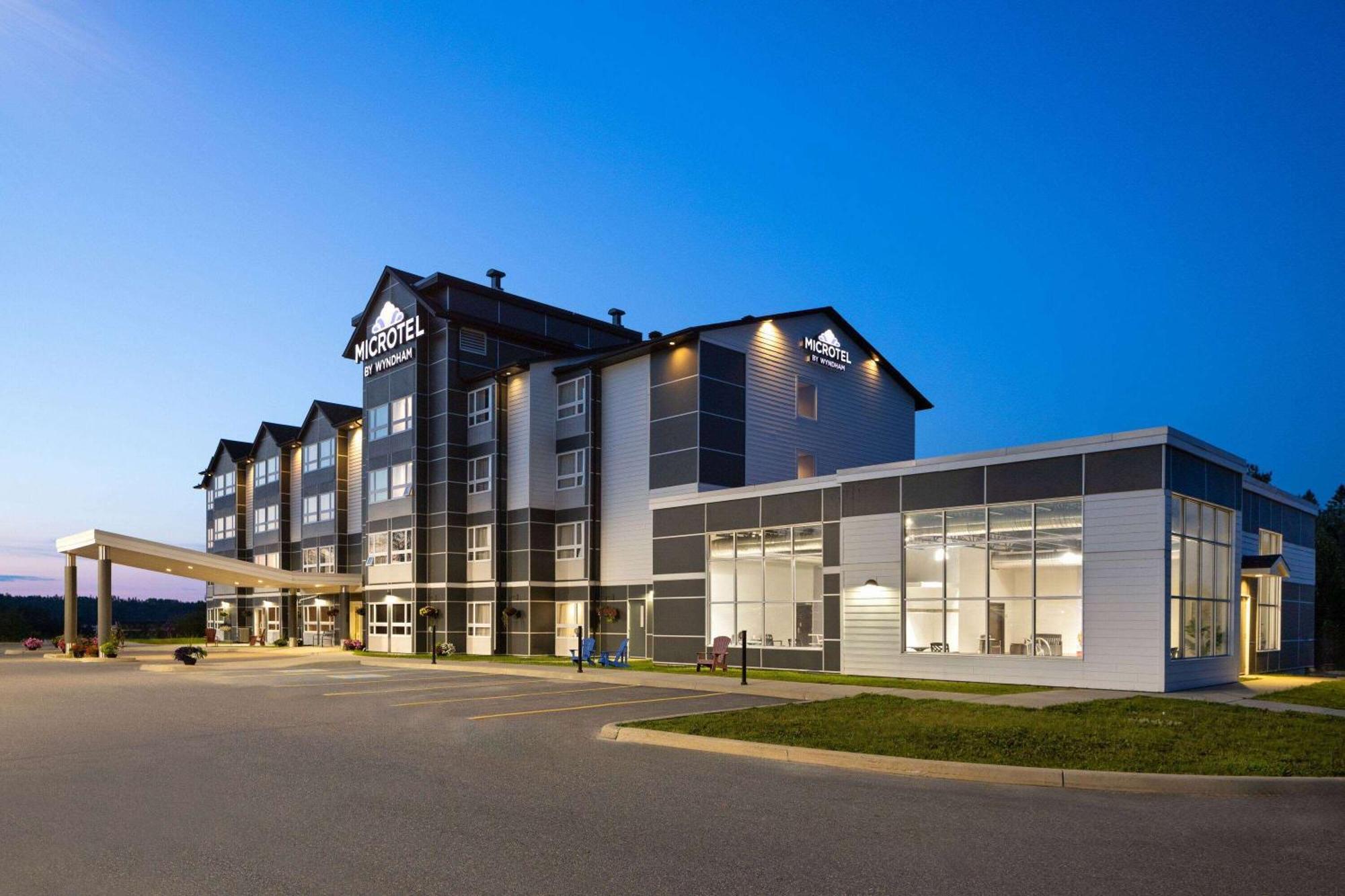 Microtel Inn&Suites by Wyndham Kirkland Lake Exterior foto