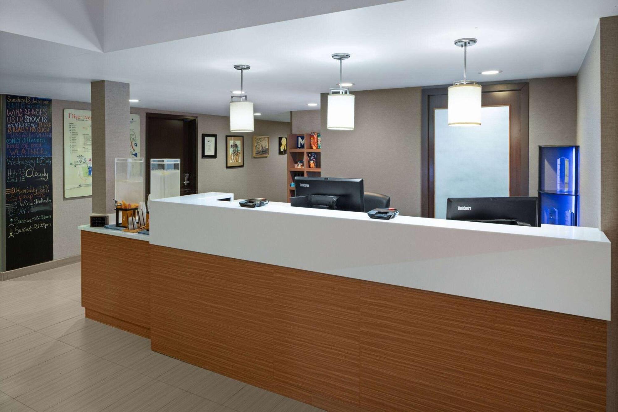 Microtel Inn&Suites by Wyndham Kirkland Lake Exterior foto