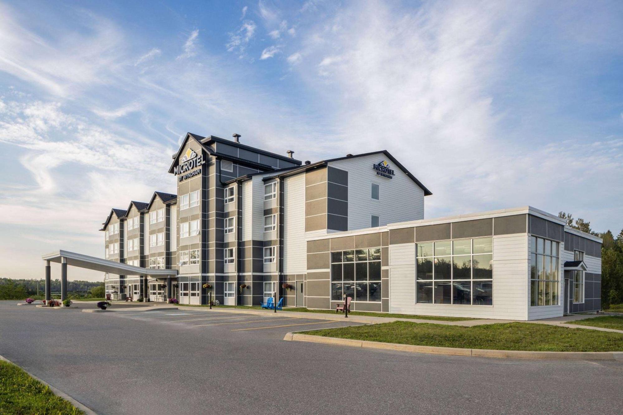 Microtel Inn&Suites by Wyndham Kirkland Lake Exterior foto